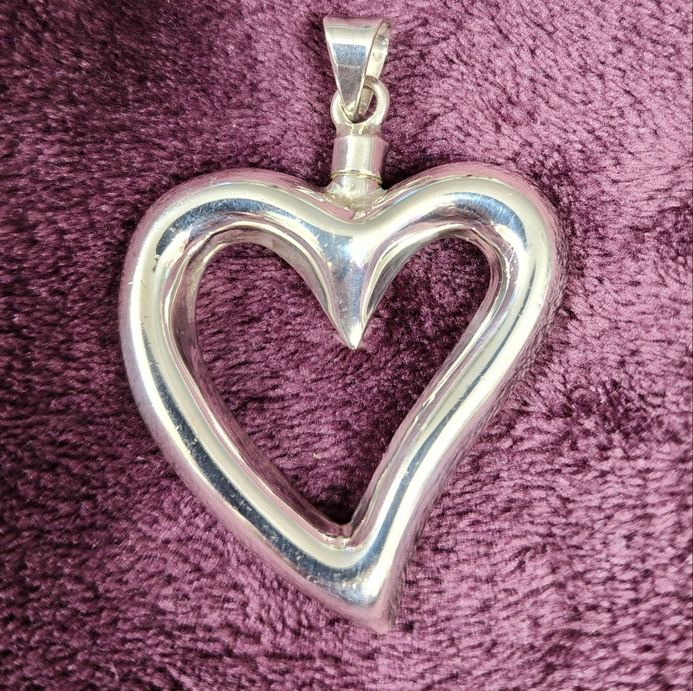 Large vintage  Mexican  sterling silver 9.25 heart
